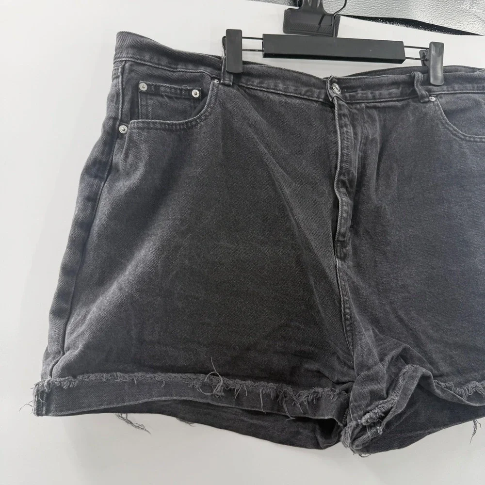 ASOS DESIGN Curve Womens High Waisted Denim Shorts Washed Black Raw Hem Size 18